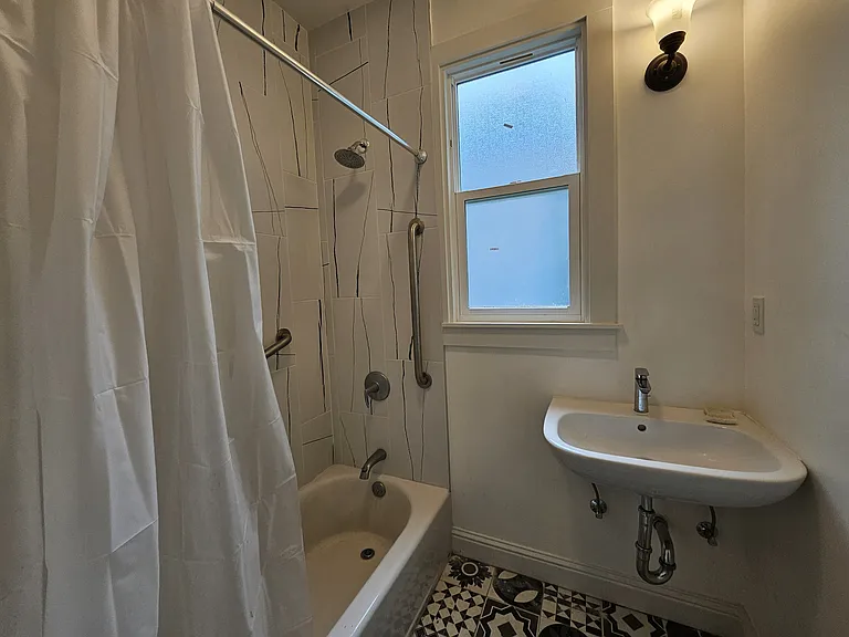 1028 Pine St #40 — Photo 8