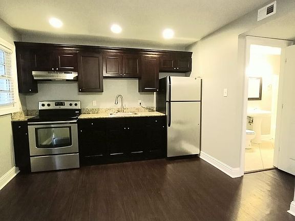5th image of 722 Louisa St Unit 6