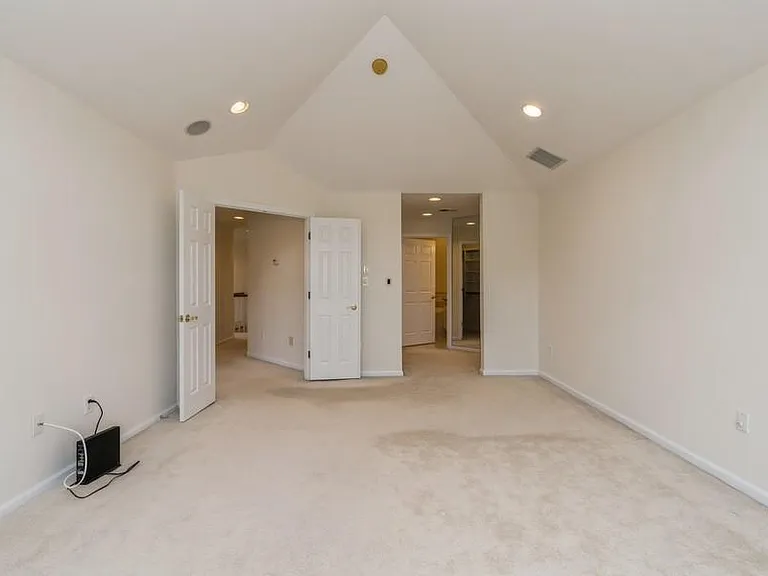 605 Binghampton Ln — Photo 28