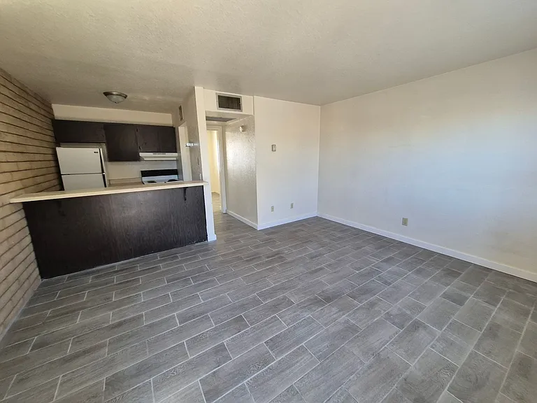 2173 S 1st Ave — Photo 3
