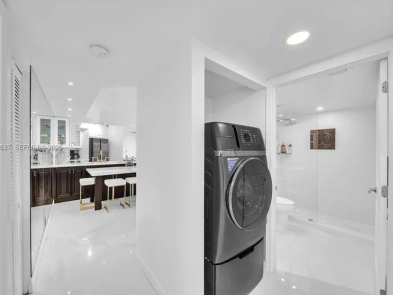 6767 Collins Ave #1110 — Photo 23