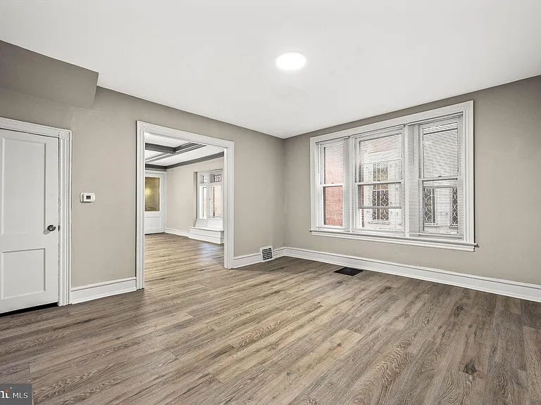 5011 Larchwood Ave — Photo 7