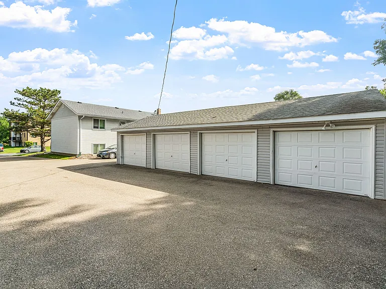 Arcadia Quadplex 2176 (garages)