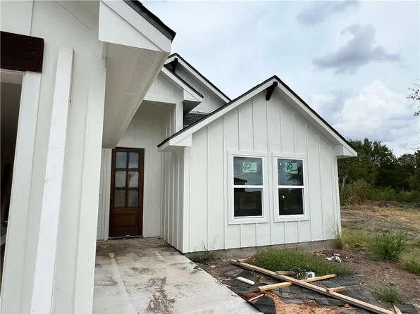520 Combine Rd, Snook, TX 77878