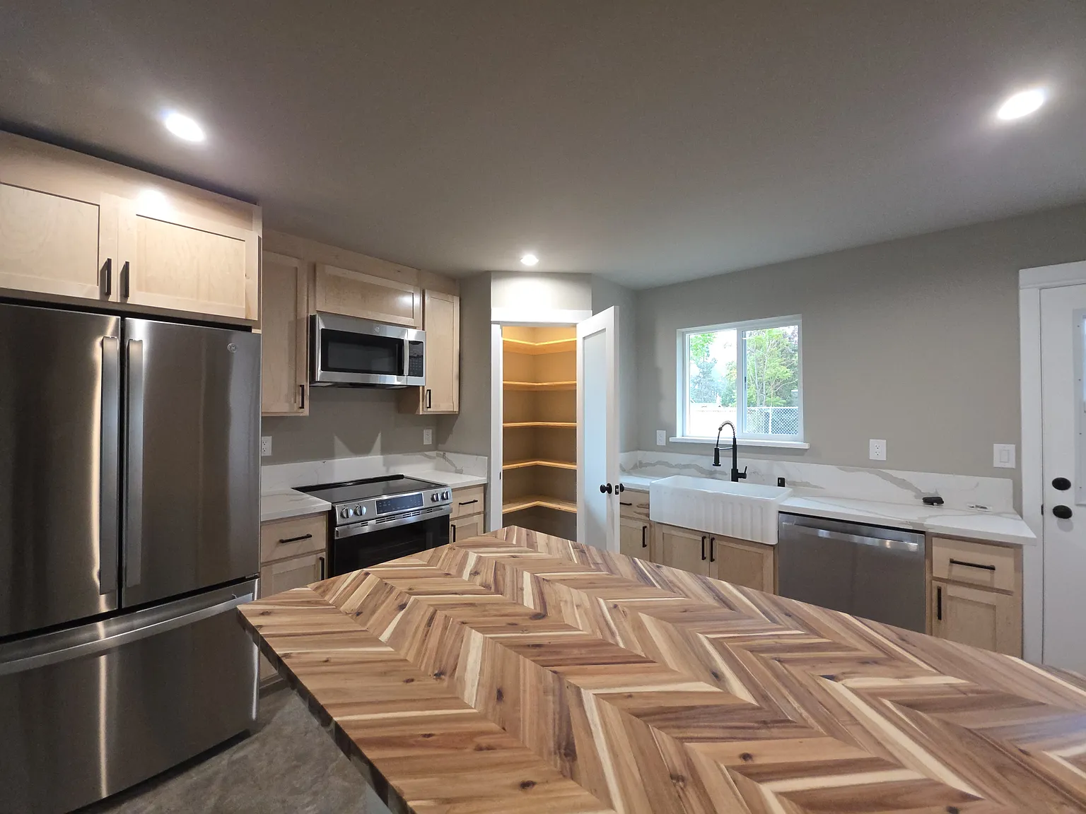 2 bed, 878 sqft, $1,700 — Photo 4