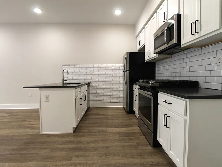 East Main Manayunk Apartments — Photo 64