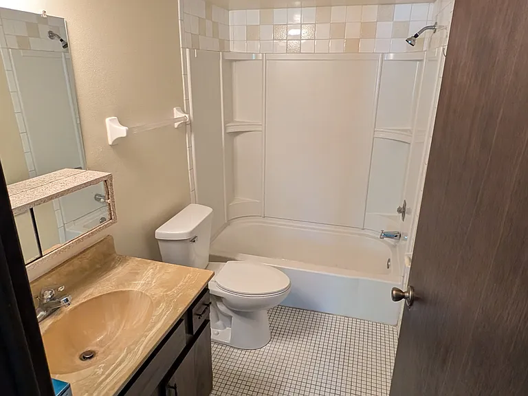 8914 N 96th St #6 — Photo 10
