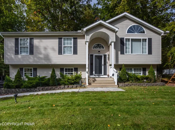 1111 Hunters Woods Dr, East Stroudsburg, PA 18301