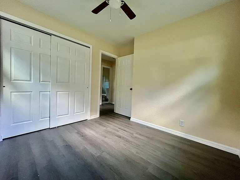 501 W Dixie St — Photo 17