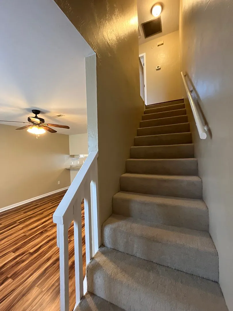 Large 2/1.5 Townhouse Minutes From FSU...Available August 20, 2026. — Photo 4