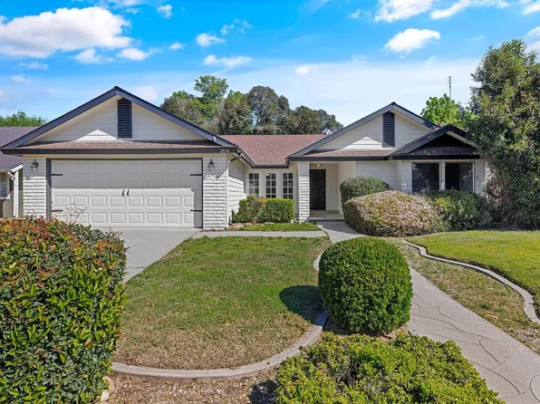 2036 E Four Creeks Avenue, Visalia, CA 93292
