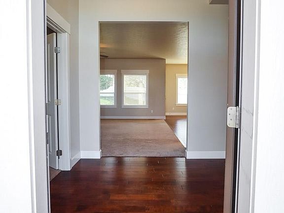 4th image of 2518 W Miller Ct