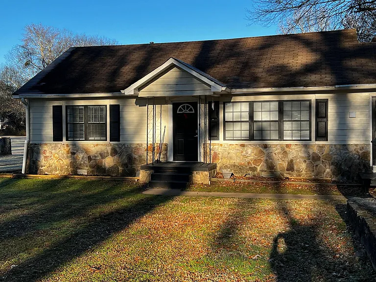2415 Hamill Rd — Photo 8