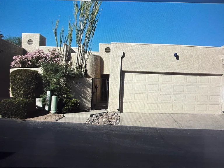 3629 N Forgeus Ave — Photo 1