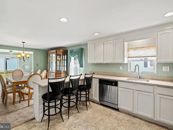 703 Linden Pl, North Wales, PA 19454