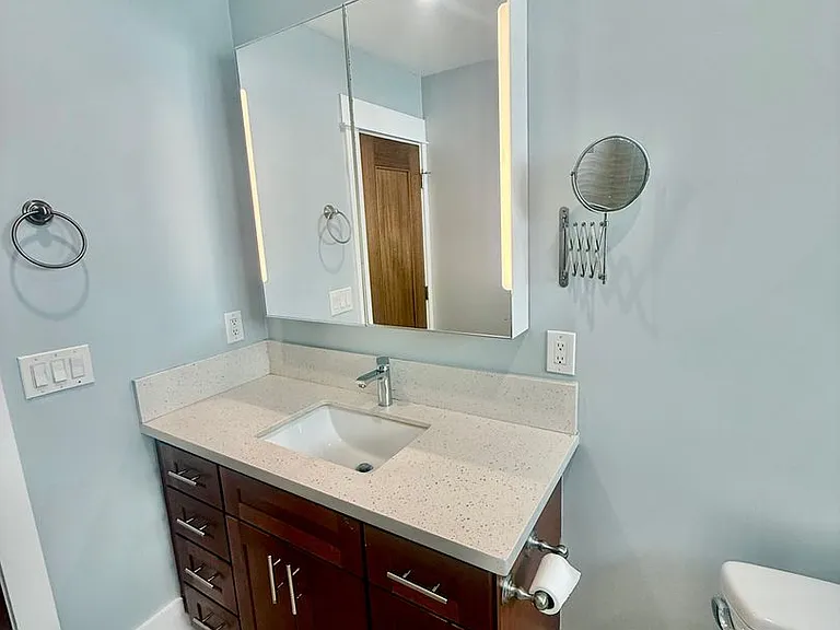 1516 E. 2nd Street — Photo 14