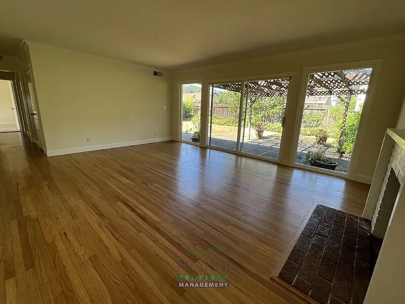 3 bed, 2.0 bath, 1248 sqft, $5,500 — Photo 3