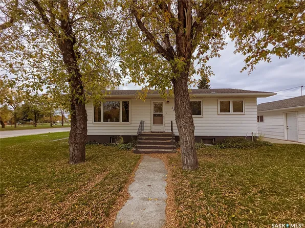 202 7th Avenue W, Melville, SK S0A 2P0