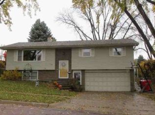 1002 E 18th St, Yankton, SD 57078