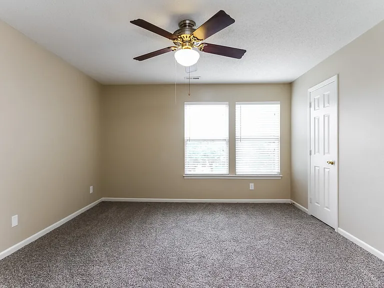 1178 Kenwood Dr — Photo 8