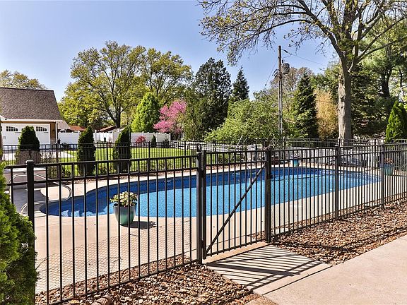 3rd image of 12217 Renwick Dr