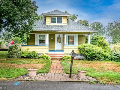 44 Woodside Ave, East Windsor, NJ, 08520