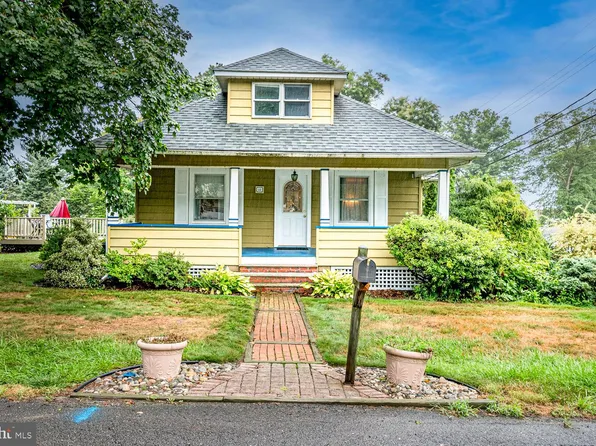 44 Woodside Ave, East Windsor, NJ 08520