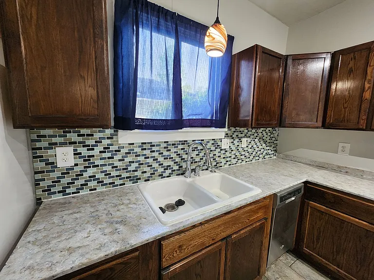 1306 W Gillespie Ave — Photo 10