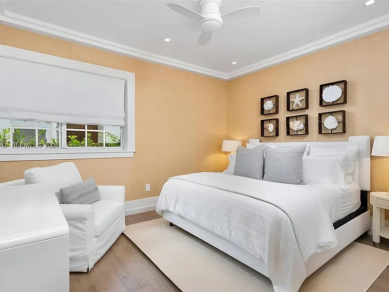 2575 Pine Tree Dr — Photo 13