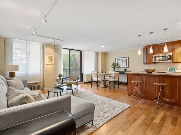 50 Longwood Ave APT 215, Brookline, MA 02446