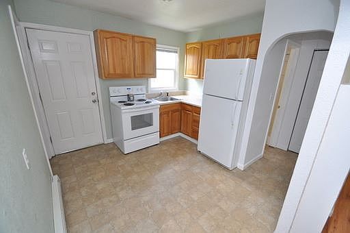 3rd image of 8323 E Knox Ave