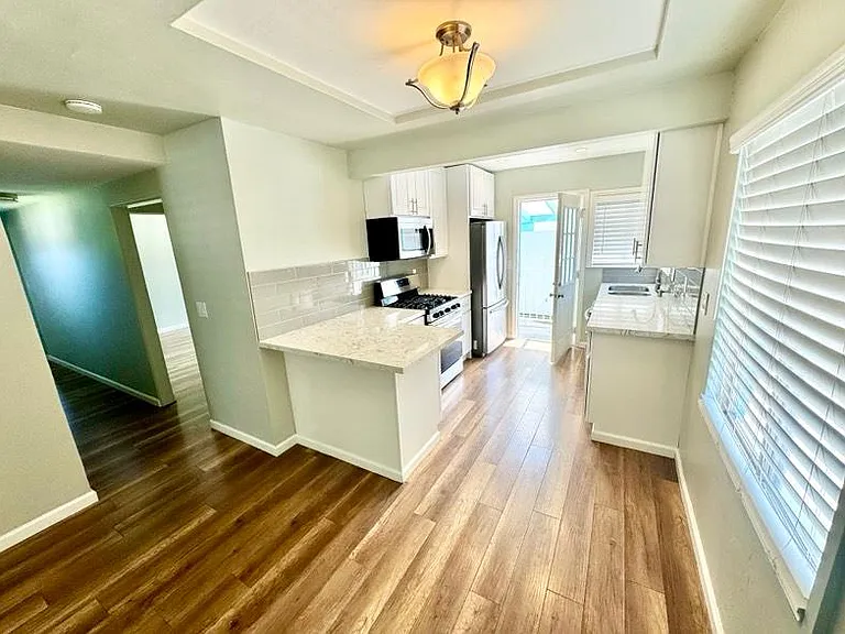 5075 Monroe Ave — Photo 6