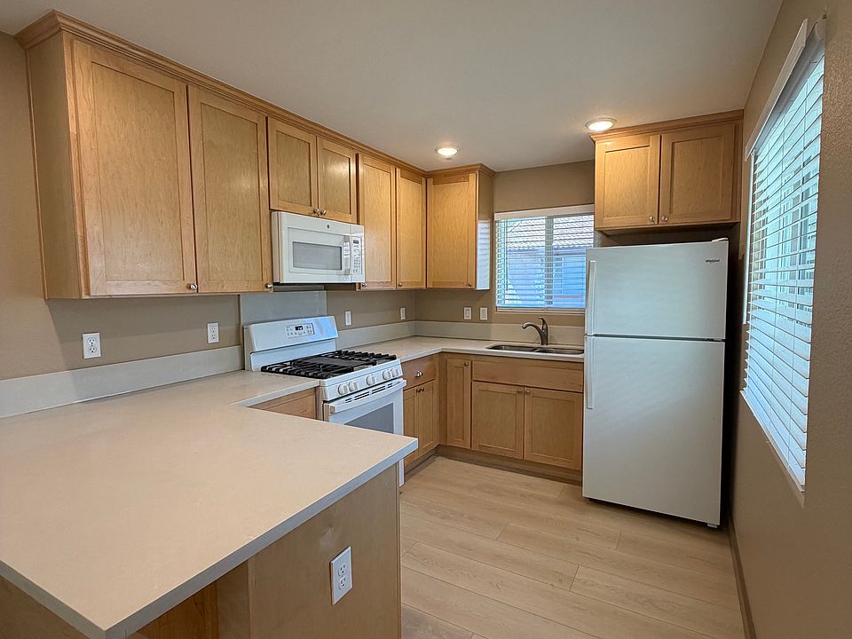 1st image of 427 W 23rd St #C