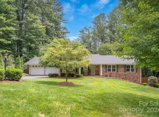 28 Ravenswood Rd, Flat Rock, NC 28731