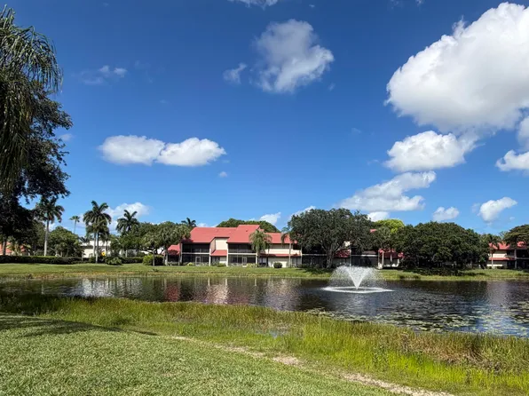 22 Lexington Lane W #D, Palm Beach Gardens, FL 33418