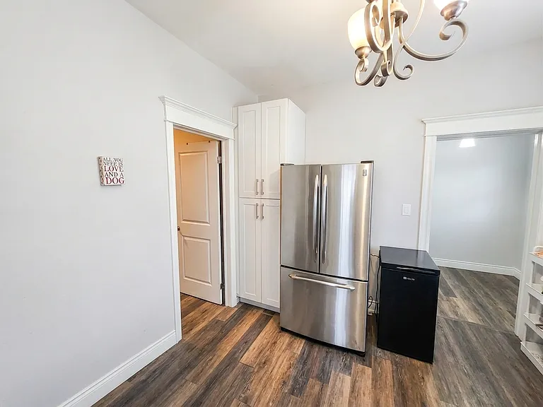 970 King St E #1 — Photo 5