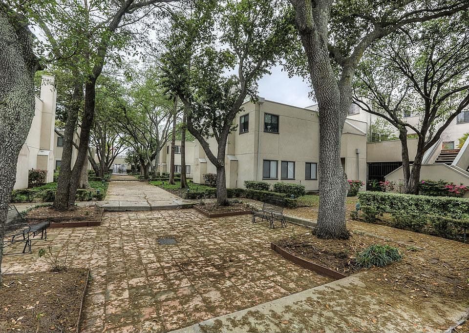 Lovett Square was designed by award winning architect William Cannady as a neighborly community as o