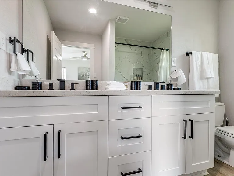 4034 Woodfin St — Photo 14