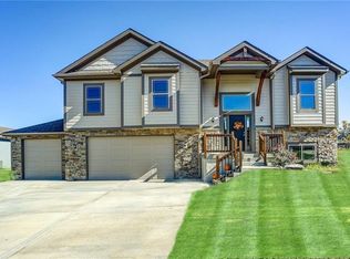 1411 NW Burr Oak Ln, Grain Valley, MO 64029