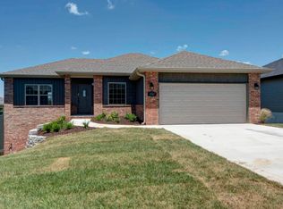 1505 E Fairwind, Ozark, MO 65721