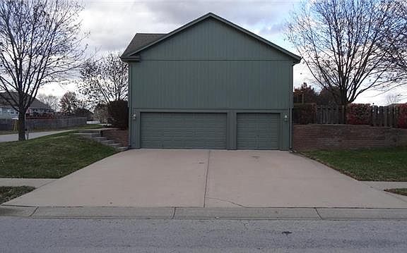 4th image of 2300 NE Summerfield Dr