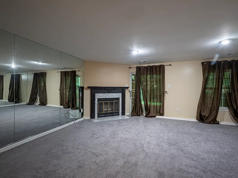 8031 Green Valley Ln — Photo 35