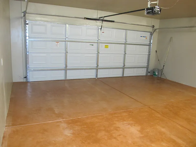 2524 E Lind Rd — Photo 53
