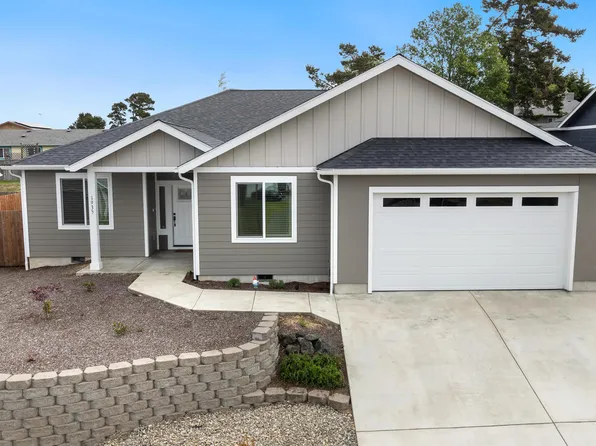 1935 Cleveland St, North Bend, OR 97459