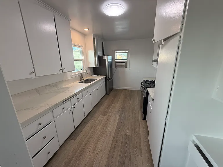 2561 Poplar Pl #1/2 — Photo 5