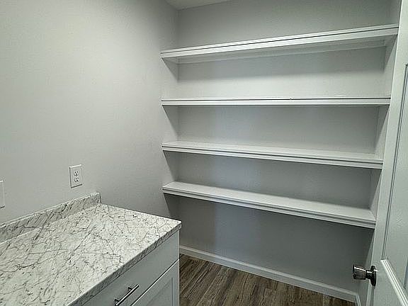 5th image of 729 Tracy Rd