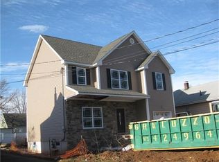 31 Hornsby St, Fords, NJ 08863