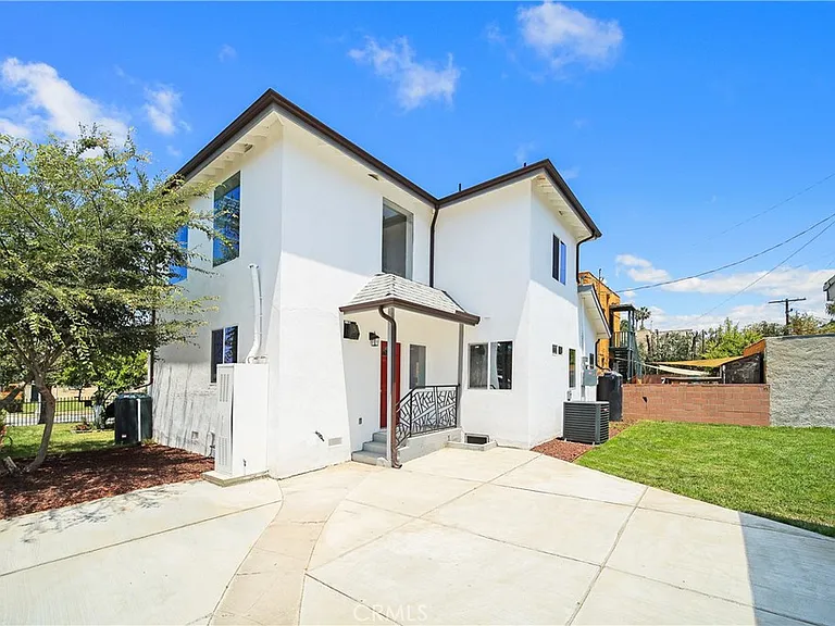1372 Carmona Ave — Photo 5
