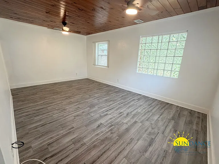 255 Brooks St — Photo 2