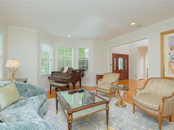 4th image of 23 Stonewall Cir